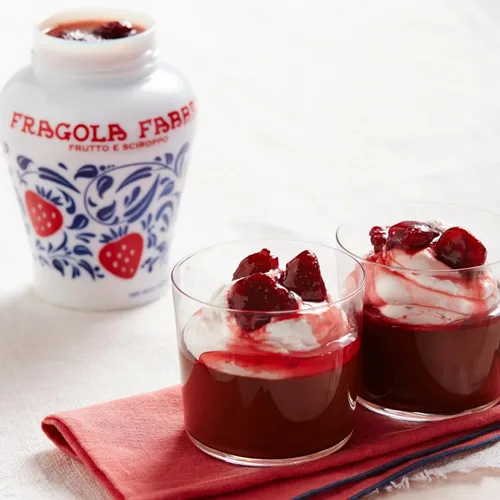 Vista 3 de Fabbri Fresas en Almíbar, 21 onzas Made in Italy, Gluten Free, Non-GMO, Vegan, Use it as a garnish for cocktails, desserts and all your culinary