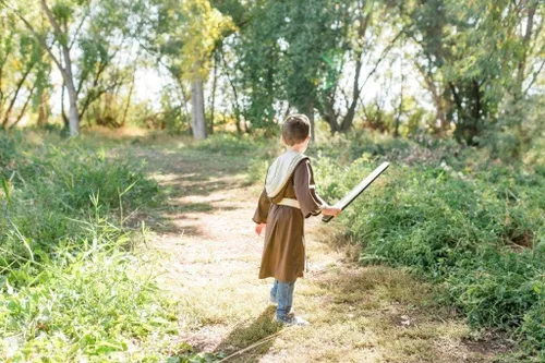Vista 4 de Little Adventures Galactic Warrior - Bata con capucha y cinturón héroe galáctico marrón de edad media de 3 a 5 años lavable a máquina juego