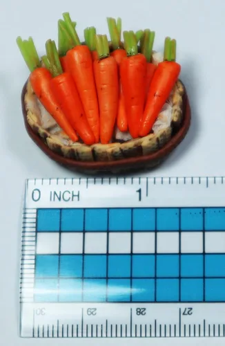 Vista 3 de Figura realista de lechuga de roble rojo, zanahorias y berenjenas, figura de cesta de frutas y verduras en miniatura, accesorio para casa de muñecas