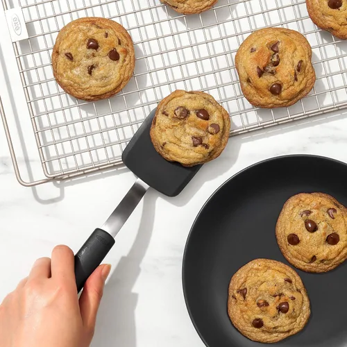 Vista 7 de OXO Good Grips - Espátula de silicona para galletas de acero inoxidable para cortar y servir