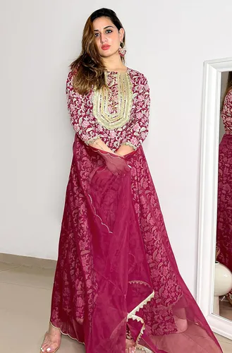 Vista 4 de Janasya Conjunto Kurta Embellecido Floral de Algodón Violeta Mujer