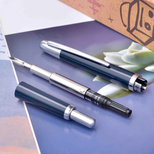 Vista 3 de Jinhao 20 Press Pluma estilográfica, azul oscuro con plumín fino retráctil y juego de convertidor de tinta (clip plateado)