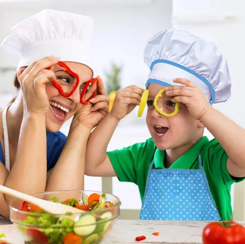 Vista 2 de HmiL-U Juego de chef para niños, juego de 13 piezas de cocina y horneado para niños, incluye delantal, sombrero de chef, utensilios, guante