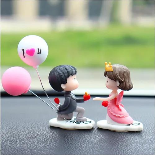 Vista 8 de DXNQ Lindas decoraciones de tablero de automóvil para parejas, preciosas figuras de dibujos animados de besos, adorno de automóvil