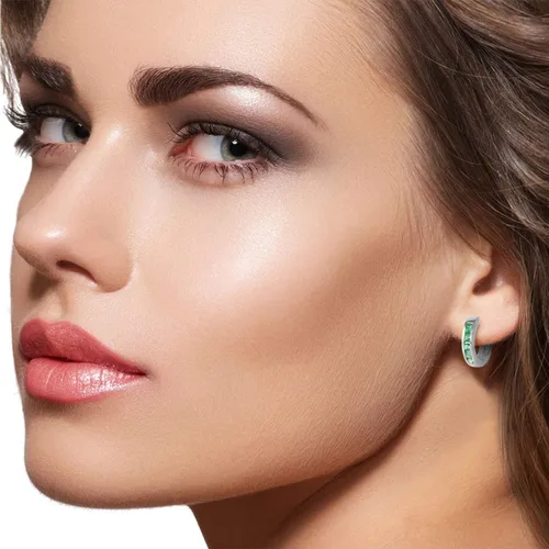 Vista 5 de Galaxy Gold GG Pendientes de aro de oro blanco de 14 quilates con esmeraldas naturales