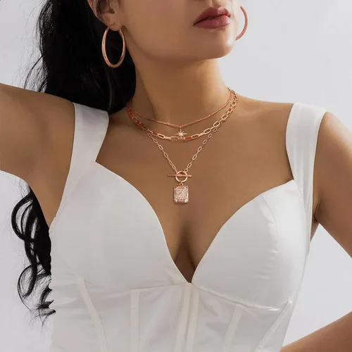 Vista 3 de MJartoria Collares con inicial en capas para mujer, a la moda, chapado en oro de 14 quilates, gargantilla de estrella simple, collar con dije