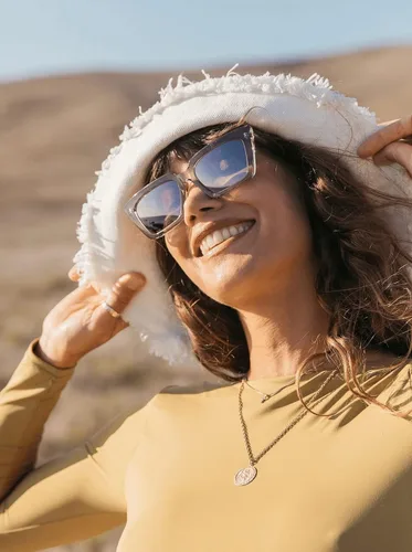 Vista 5 de RAEN Gafas de sol Keera para mujer gafas de sol retro con protección UVA y UVB Helecho Groovy Brown