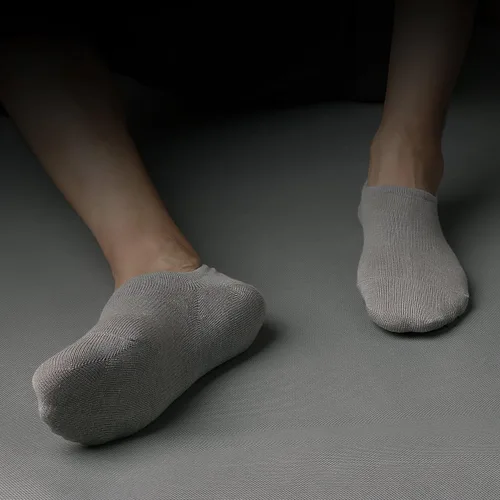 Vista 9 de IDEGG Calcetines invisibles para mujeres y hombres, de corte bajo al tobillo, cortos, antideslizantes, atléticos, para correr, novedosos