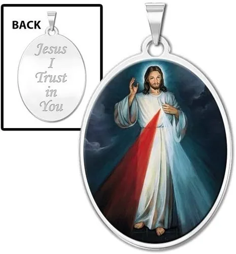 Vista 7 de PicturesOnGold Medalla religiosa ovalada de doble cara Divine Mercy con protección de color, regalos para hombres y mujeres, disponible en oro
