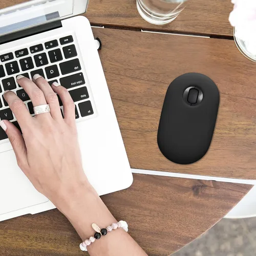 Vista 3 de kwmobile Funda de silicona compatible con Logitech Pebble Mouse Cover – Soft Mouse Protector Grip – Negro