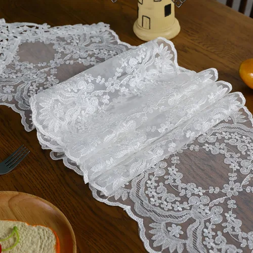 Vista 3 de Hsvanyr Camino de mesa de encaje blanco bordado pequeño bufanda clásica rectangular macramé mesa decoración de tocador 12 pulgadas x 27 pulgadas