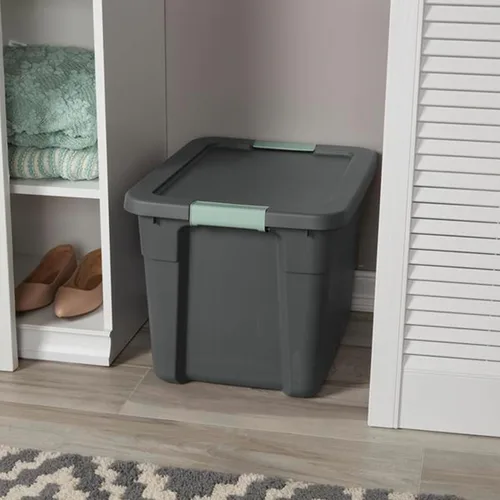 Vista 6 de Sterilite - Paquete de 6 contenedores de almacenamiento de plástico apilables con tapas y pestillo, 12 galones, gris/verde - Cajas con cierre