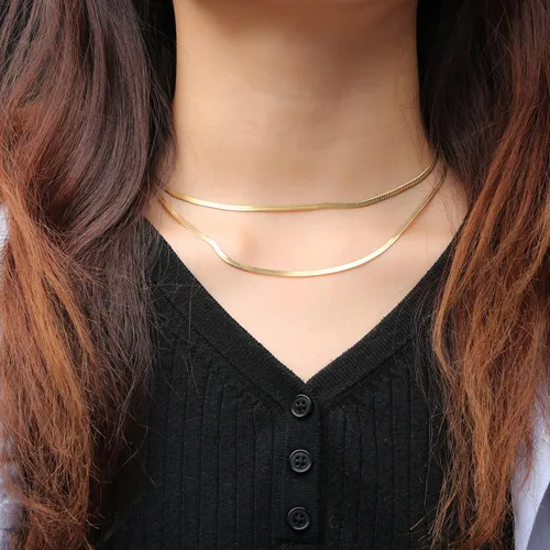 Vista 5 de JoycuFF Collar de oro para mujer, delicado collar de gargantilla en capas para mujer, caja de clip de serpiente, cuerda Figaro, collar de cadena