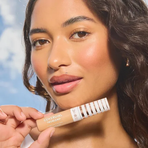 Vista 9 de COVERGIRL TruBlend Undercover Corrector, Edificable, Cobertura Completa, 24 Horas de Duración, Acabado Mate - L150 Porcelana