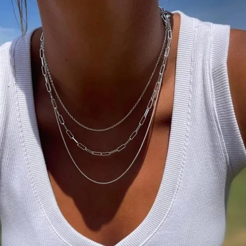 Vista 2 de Kyerlyn Collar en capas para mujer, chapado en oro de 14 quilates, collar de espiga de doble capa, collar de cadena de serpiente de doble capa