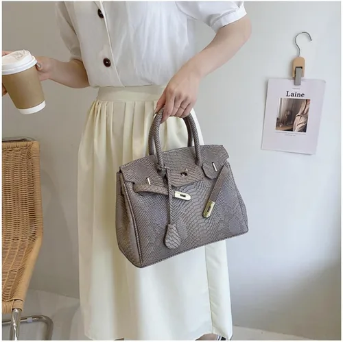Vista 3 de Bolso bandolera de cuero con asa superior para mujer con correa desmontable