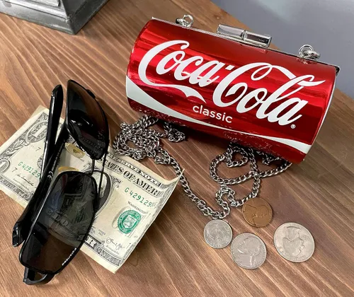 Vista 3 de Bolsa de noche clásica con licencia de Coca-Cola, bolsa de embrague de Coca-Cola de 4.75 pulgadas de largo