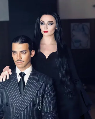 Vista 2 de JPXH Morticia Addams - Disfraz de Addams para mujer, talla grande, espeluznante, largo, negro, vestido familiar para Halloween