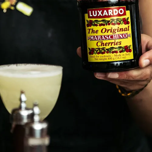 Vista 4 de Luxardo Cerezas Marrasquino Gourmet para Cóctel para Old Fashioned, Manhattan y Postres, frasco de 14.11 oz. [Paquete de 2]