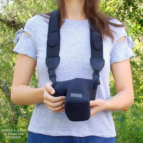 Vista 4 de USA GEAR Funda para cámara réflex digital con tecnología de DuraNeoprene, almacenamiento de accesorios y aberturas para correa – Funciona con Nikon