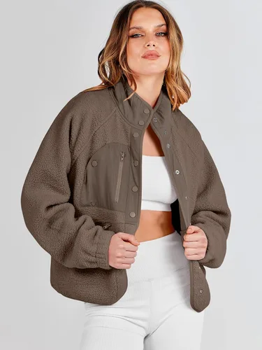 Vista 2 de ANRABESS Chaqueta de forro polar mullido para mujer, estilo casual, manga larga, recortada, con botones, con bolsillos