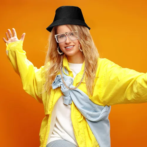 Vista 6 de Kit de disfraz de hip hop de los años 8090, accesorios de rapero, sombrero de cubo, lentes de sol transparentes, cadena de cuerda dorada, aretes