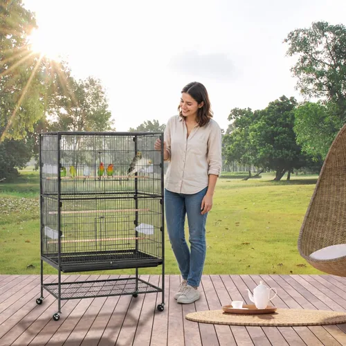 Vista 2 de Jaula para pájaros Yaheetech de 132 cm de pie, jaula grande de acero forjado para loros, jaula de vuelo para cacatúas grises africanas, cuáqueros