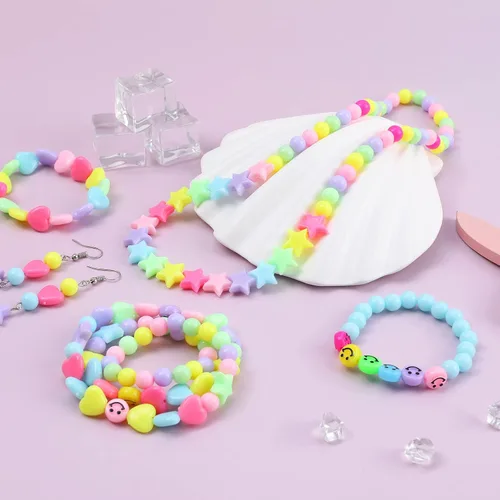 Vista 4 de Miss Rabbit Juego de cuentas de corazón de acrílico de color caramelo, cuentas de estrella de plástico, cuentas pastel lindas para pulseras