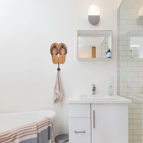 Vista 2 de Aecipl Ganchos de pared de madera para colgar chanclas, letrero de decoración temática de playa, gancho náutico para toallas para baño, dormitorio