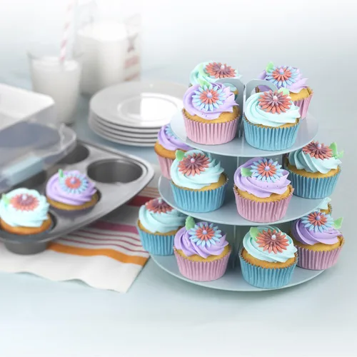 Vista 4 de GoodCook Sweet Creations Bake-Take-Serve - Juego de moldes antiadherentes para cupcakes con soporte escalonado, plata/azul
