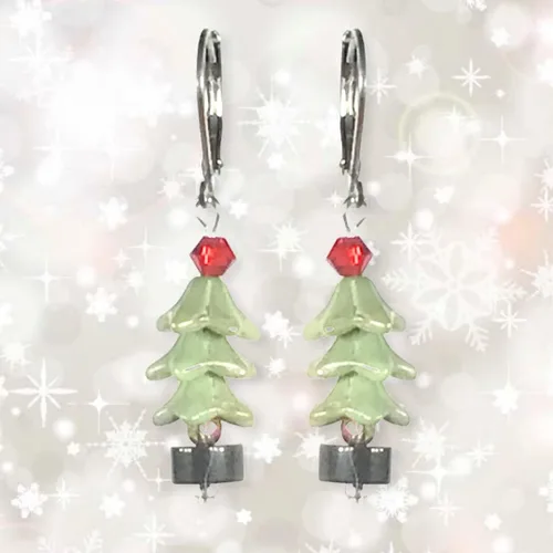 Vista 4 de CariCat Designs Boho Chic Handmade Christmas Holiday Red Prism and Mint Green Czech Glass Beaded Christmas Tree with Black Jasper Stone Base