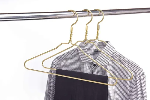 Vista 2 de Hermosas perchas de metal de aluminio dorado resistentes (paquete de 10 unidades, dorado)