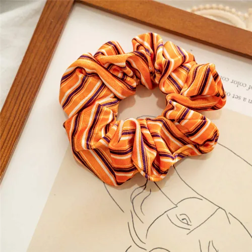 Vista 3 de Coleteros de terciopelo para el cabello de Halloween, bandas amarillas para el cabello, accesorios para el cabello a cuadros, coleteros a cuadros