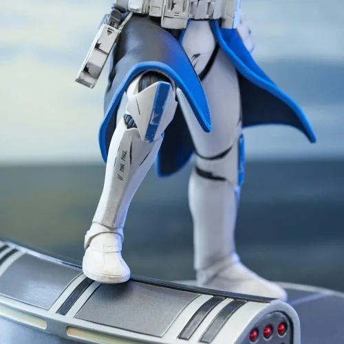 Vista 8 de DIAMOND SELECT TOYS Star Wars Colección Premier: Estatua de Rex de Clone Wars, multicolor, 10 pulgadas