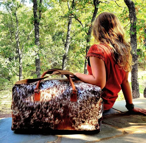 Vista 2 de Ranch Junkie Highlands Large Genuine Cowhide Weekender Cowhide Duffel