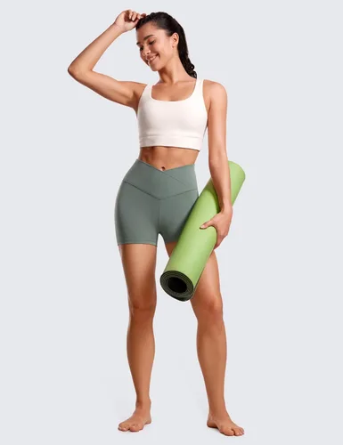 Vista 3 de CRZ YOGA Butterluxe - Pantalones cortos cruzados para mujer de 3 y 5 pulgadas, pantalones cortos de yoga y entrenamiento de cintura alta, suaves