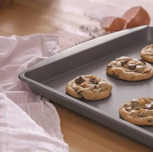Vista 5 de G & S Metal Products Co mpany OvenStuff - Juego de 2 bandejas antiadherentes para galletas, color gris