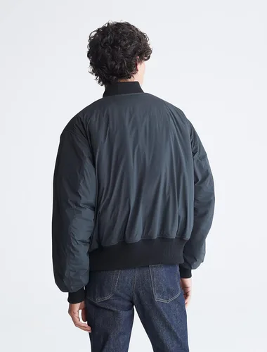 Vista 2 de Calvin Klein Chaqueta bomber con cremallera con logotipo mate para hombre de Calvin Klein