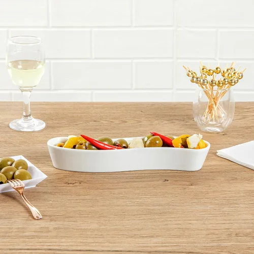 Vista 4 de Restaurantware Swerve - Plato de oliva de 6 onzas, 1 bandeja curvada de aceituna, de porcelana blanca, resistente a astillas, canoa de olivo apta
