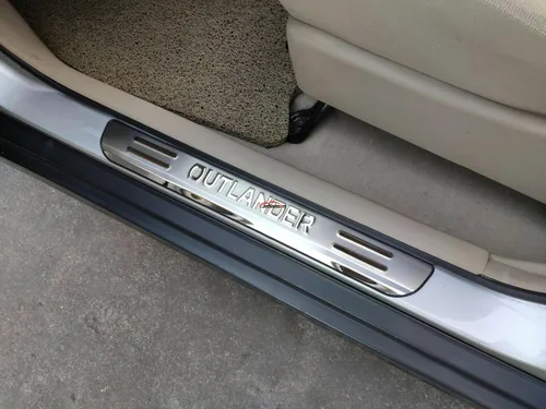 Vista 6 de Accesorios de protección contra rasguños para umbral de puerta de coche para Mitsubishi Outlander 2025 2023 2013-2022, placa de protección