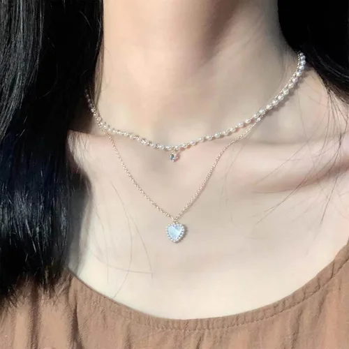 Vista 6 de Gargantilla bohemia de perlas en capas, collar de perlas de cristal dorado, gargantilla de piedra lunar de cristal, collar con colgante de corazón