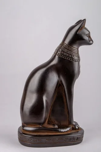 Vista 7 de Estatua egipcia antigua de la diosa Bastet gato pesado piedra negra hecha en Egipto. bastet en su forma tardía de una mujer con cabeza de gato