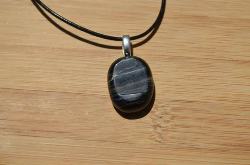 Vista 3 de Collar de cordón de cuero con piedra de palma de ojo de tigre azul, Piedra de ojo de tigre azul