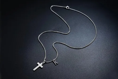 Vista 5 de Collar de cruz con inicial para niños y hombres, de acero inoxidable, dije de cruz con letra inicial, joyería para primera comunión, regalos