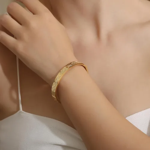 Vista 3 de Pulsera de acero inoxidable para mujer con flor de la vida grabada en oro, Acero inoxidable, No es una piedra preciosa
