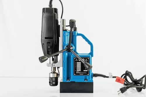 Vista 2 de Unibor EQ50 3MLC - Taladro magnético QuickHitch, versátil y duradero, 2 velocidades de engranaje para un corte óptimo, ideal para trabajos de metal