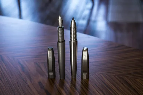 Vista 7 de BIG IDEA DESIGN Ti Ultra Pen - El bolígrafo de titanio 3 en 1 definitivo (lavado a la piedra)