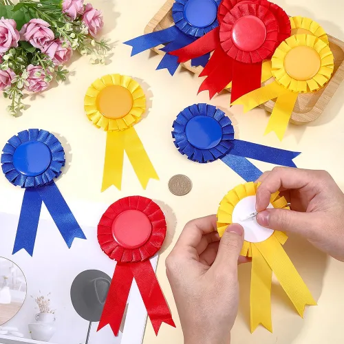 Vista 3 de CRASPIRE 12 unidades de 3 colores en blanco con botón de cinta de premio en el primer lugar, broche ganador de la victoria, roseta, gran premio