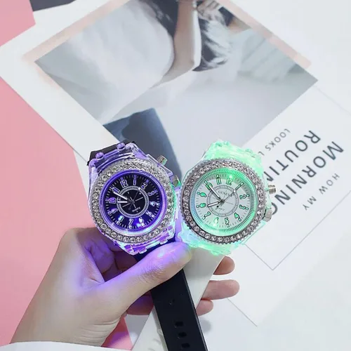 Vista 8 de Reloj de silicona Bling LED Luminoso Luces Coloridas Relojes Deportivos Reloj de Pulsera para Niñas Niños Negro