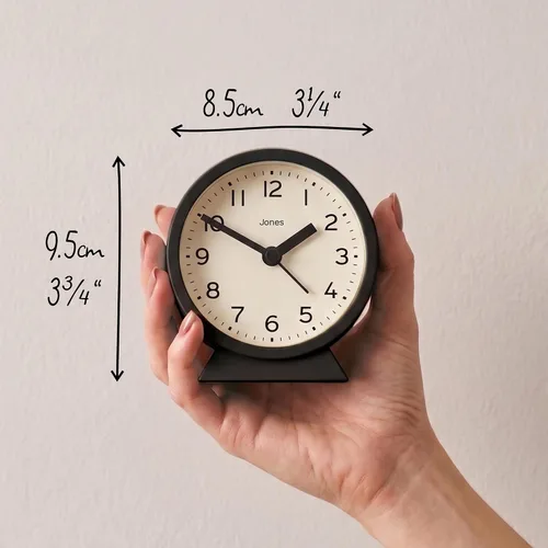 Vista 2 de JONES CLOCKS Mini reloj despertador Midnight Diseño contemporáneo Negro Elegante, compacto y funcional para mesita de noche, escritorio